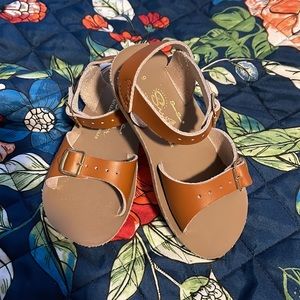 Toddler size 9 Sun-San sandals.